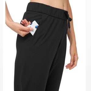 Lululemon On the Fly Jogger
